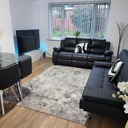 Spacious & Cosy Holiday Home In Manchester Extérieur photo